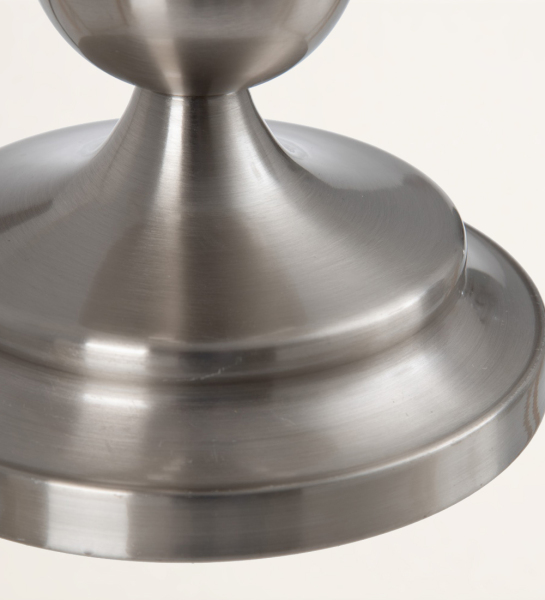 Lampe de table en métal argenté
