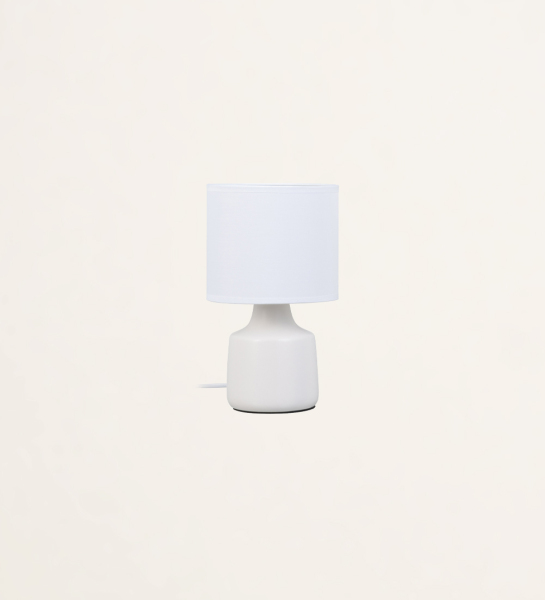Lampe de table en céramique blanche avec abat-jour