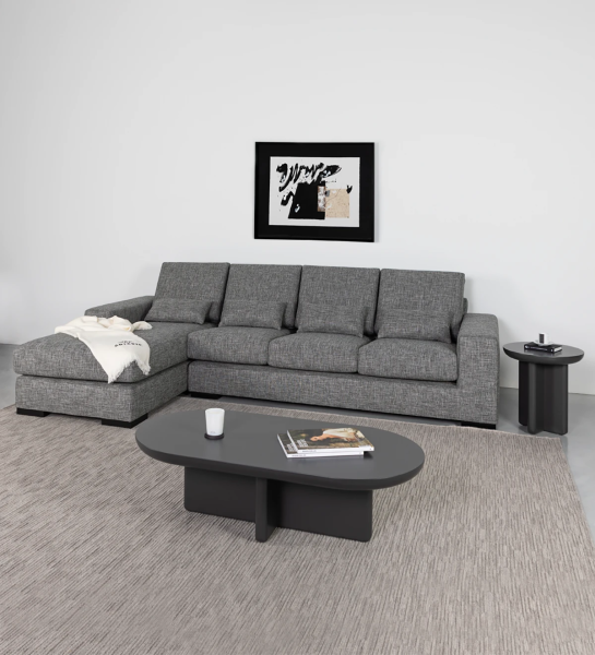 Sofá de 3 plazas con chaise longue, tapizado en tejido.