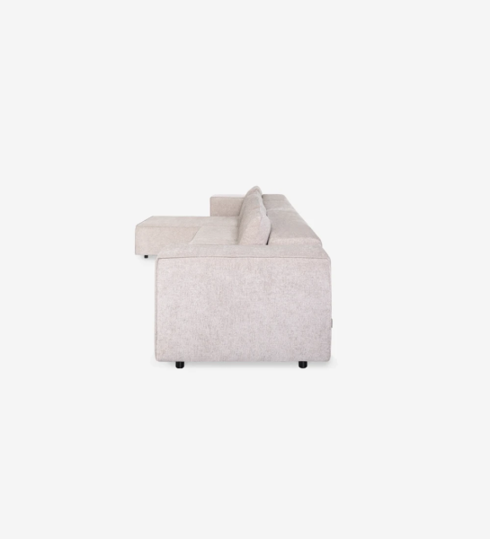 Canapé 3 places avec chaise longue, recouvert de tissu.