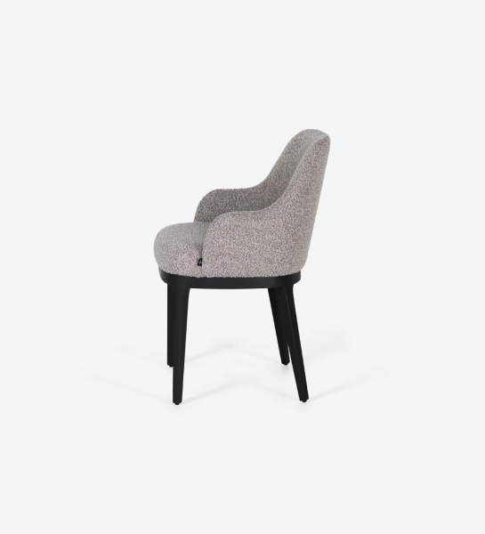 Chair with armrests upholstered in fabric, with wooden feet in black laquered.
