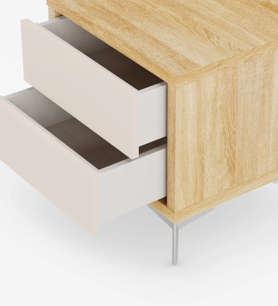 Mesa de cabeceira com 2 gavetas em pérola, com estrutura em carvalho cor natural e pés metálicos.