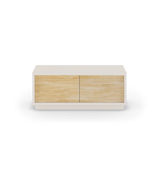 Mueble TV Dallas 2 puertas en roble natural, con estructura y zócalo perla, 126 x 55 cm.