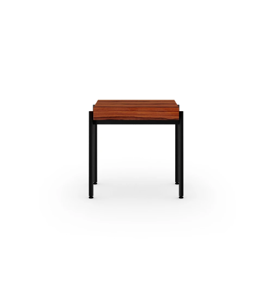 Mesa de apoio Cannes retangular, em palissandro alto brilho, pés metálicos lacados a negro com niveladores, 50 x 45 cm.