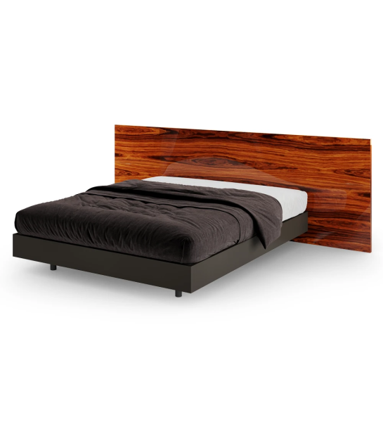 Cama doble con cabecero en palisandro alto brillo y base suspendida en negro.