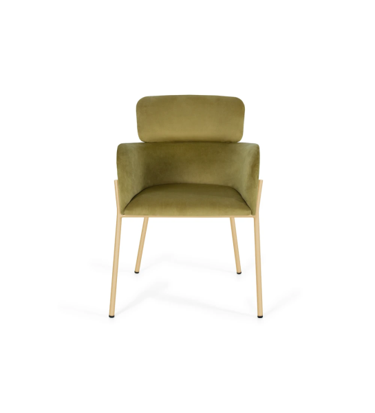Chaise avec accoudoirs rembourrée en tissu, avec structure métallique laquée en doré.