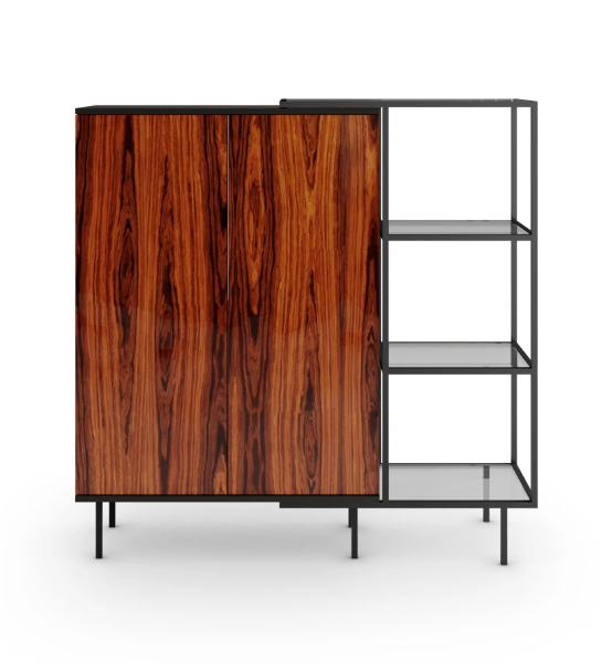 Vaisselier avec 2 portes en palissandre brillant, structure noire et pieds en métal laqué noir avec niveleurs. Extension latérale avec structure en métal laqué noir, étagères en verre.