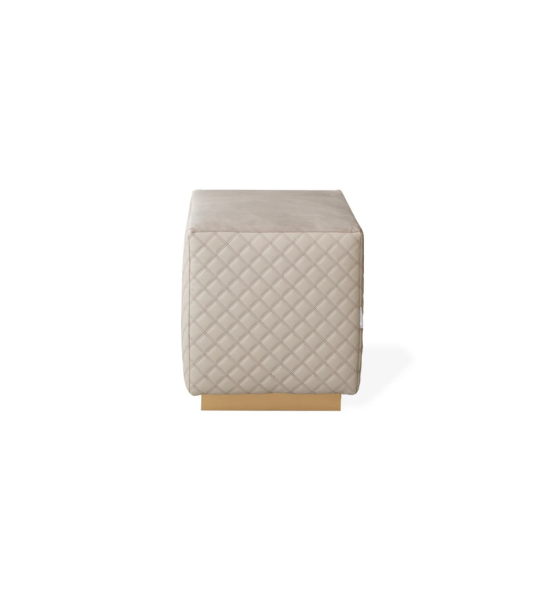 Nice square puff, upholstered in beige fabric, gold lacquered baseboard, 42 x 42 cm.