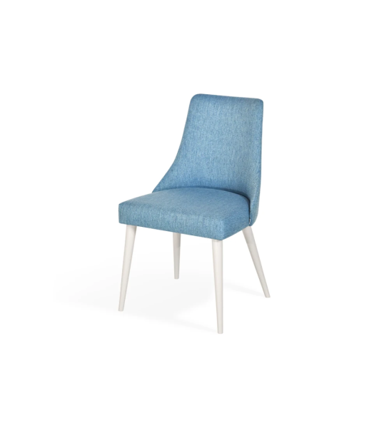 Chaise Oslo rembourré en tissu bleu, pieds laqués perle.