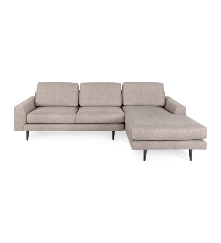Sofá Oslo 2 plazas y chaise longue derecha, tapizado en tela toffe, pies lacados marrón oscuro, 262 cm.