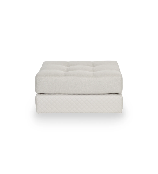 Londres square puff, upholstered in light gray fabric, 90 x 90 cm.
