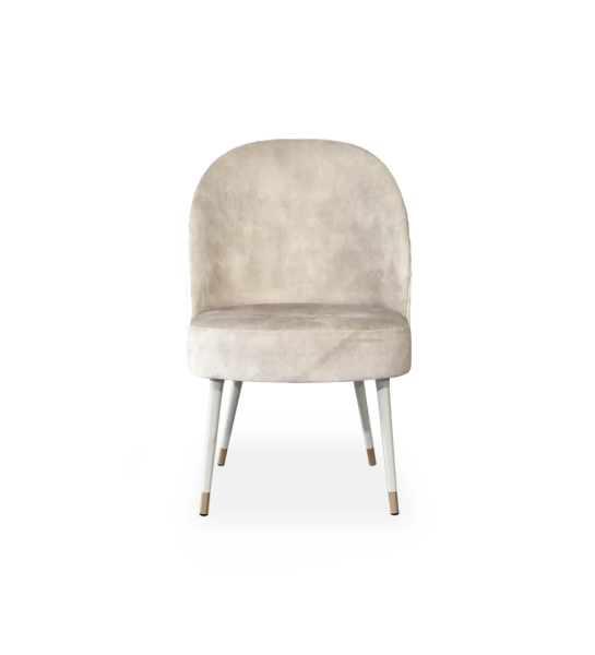 Sillón Geneve tapizado en tela perla, pies lacados perla y detalle dorado.