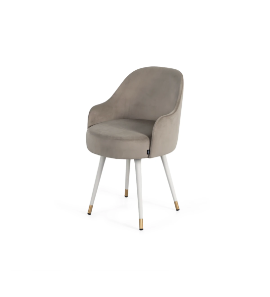 Silla giratoria tapizada en tejido, con pies lacados en perla y detalles dorados.