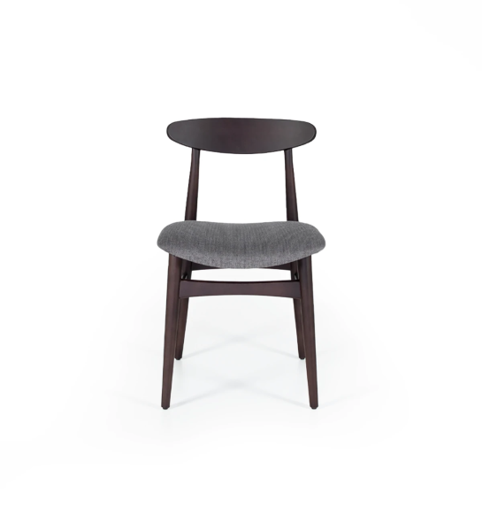 Chaise en bois de frêne couleur brun foncé avec assise recouverte de tissu.