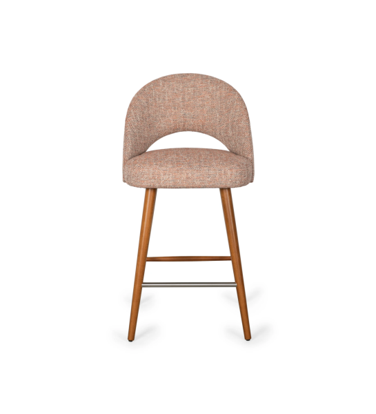 Taburete tapizados en tejido, con patas de madera color miel.