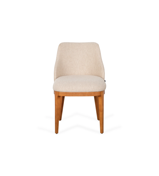 Silla Cannes tapizada en tela beige, pies en madera natural color miel.