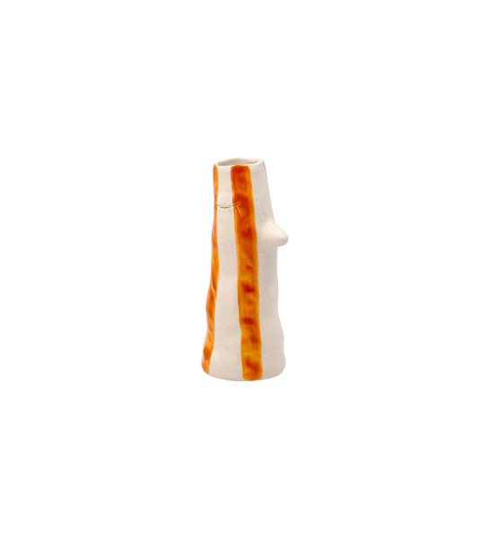 Vase à bec verseur et cils en grès, décoré de rayures orange peintes à la main.
