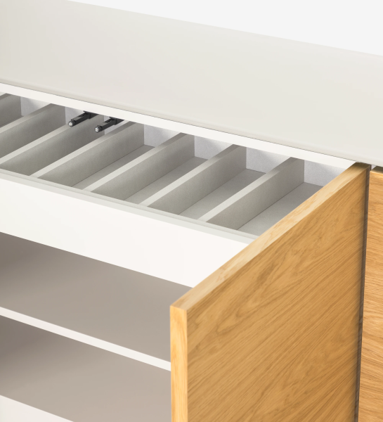 Sideboard with 4 doors in natural oak, with cutlery drawer, glass top and pearl lacquered structure.