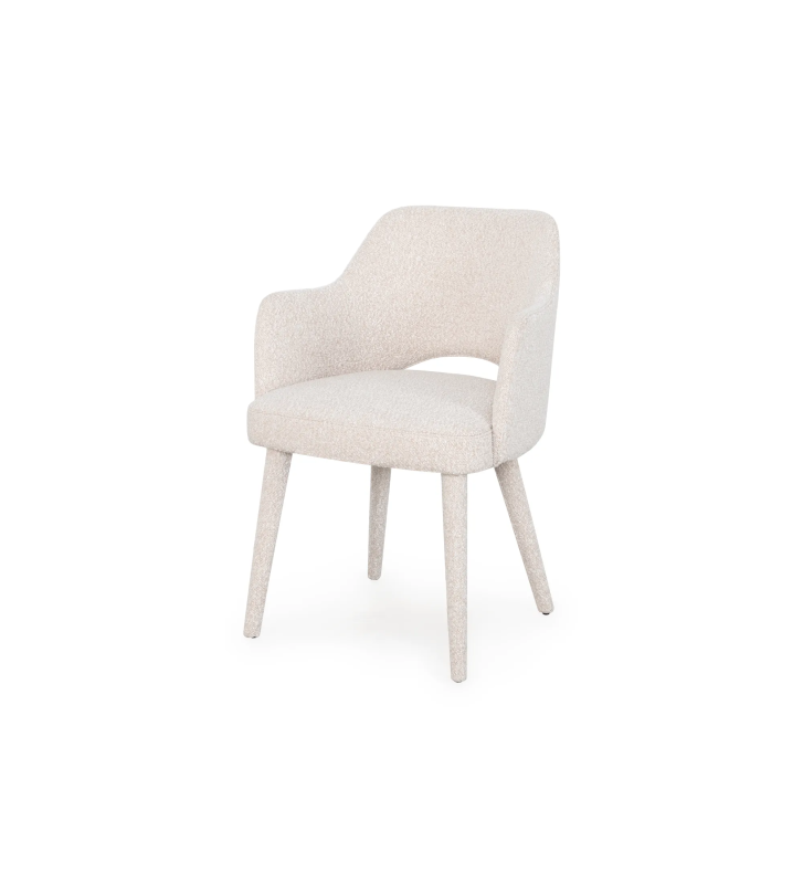 Silla con brazos tapizada en tejido.