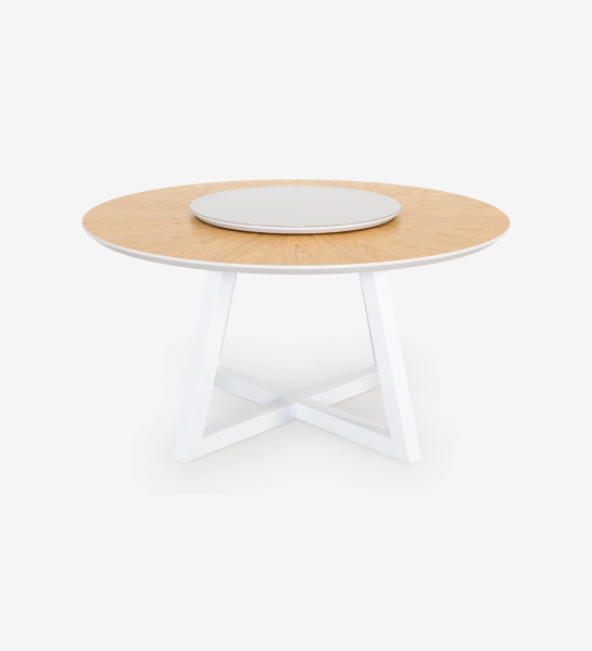 Table de repas ronde Nice Ø 150 cm, plateau bas en chêne naturel, plateau tournant en verre et pieds laqués nacrés.