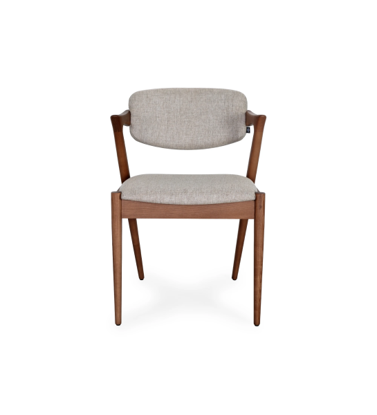Chaise en bois de frêne couleur noyer, avec assise et dossier rembourrés en tissu.