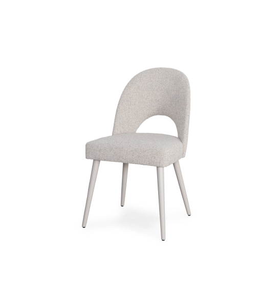 Silla tapizada en tejido gris, pies lacados a perla.