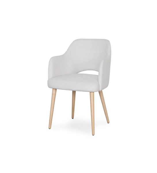 Chaise avec accoudoirs tapissés en tissu perlé, avec pieds en bois de couleur naturelle.