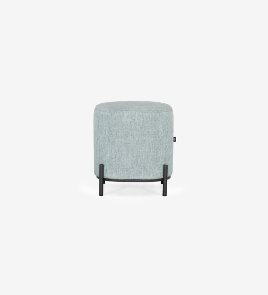 Pouf Cannes carré, recouvert de tissu bleu, pieds en métal laqué noir, 38 x 38 cm.