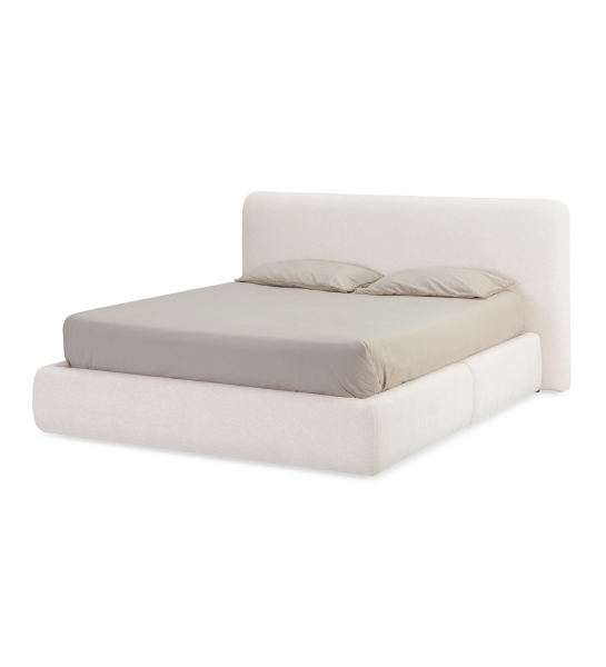 Lit double avec tête de lit courte, tapissée de tissu perle, avec rangement via un sommier relevable.