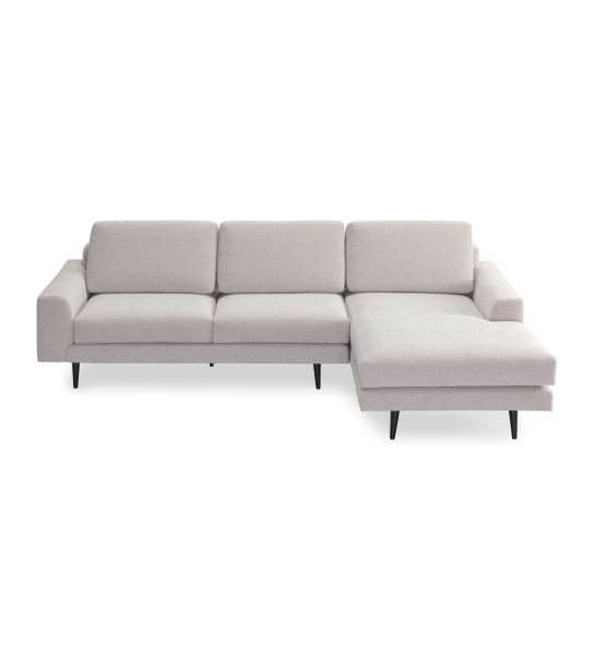 Canapé Oslo 2 places et chaise longue gauche, recouvert en tissu toffee, pieds laqués marron foncé, 262 cm.