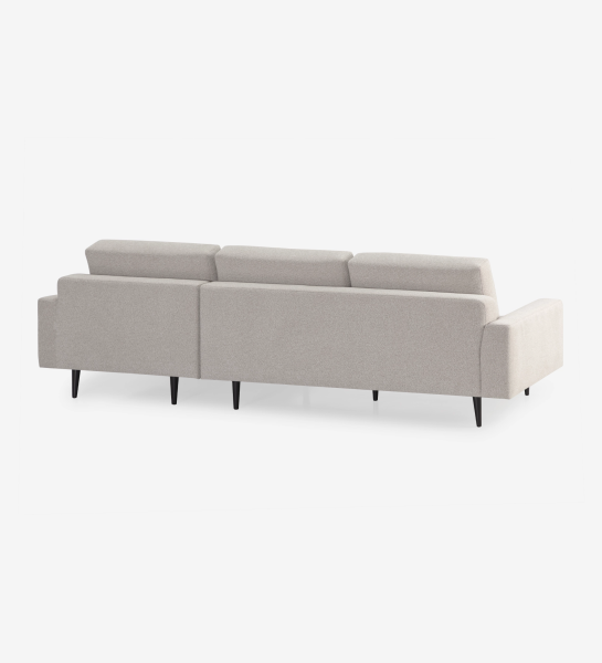 Sofá Oslo 2 lugares e chaise longue esquerda, estofado a tecido toffee, pés lacados a castanho escuro, 262 cm.
