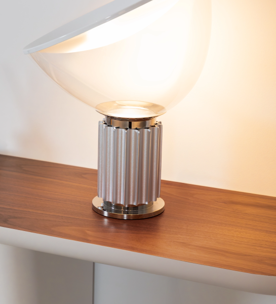 Console avec plateau en noyer naturel et pied laqué perle