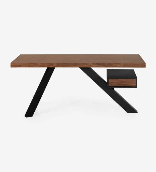 Bureau avec plateau en noyer naturel, module de tiroir et pied en métal laqué noir.