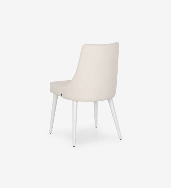Silla Oslo tapizada en tela beige, pies lacados perla.