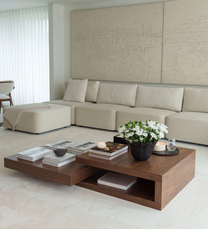 Table basse Nice carrée, 2 plateaux en noyer naturel, 90 x 90 cm.