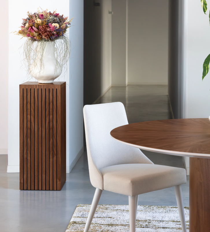 Socle avec frises en noyer naturel