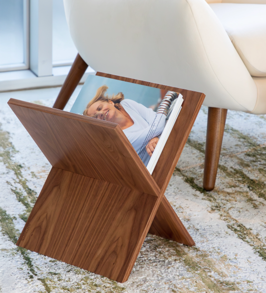 Cannes magazine rack in natural walnut, 35 x 41 cm.