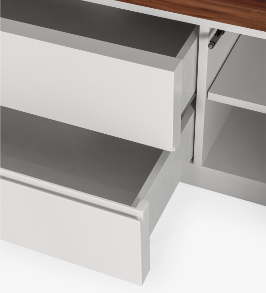 Meuble TV Nice structure laquée perle et module supérieur en noyer naturel, 235 x 67,5 cm.