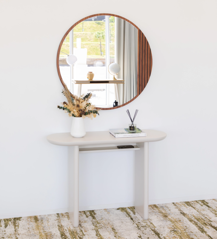 Miroir rond avec frises en noyer naturel
