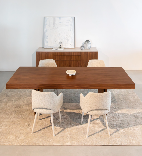 Table de repas rectangulaire Cannes 250 x 110 cm, en noyer naturel, pieds à frises.