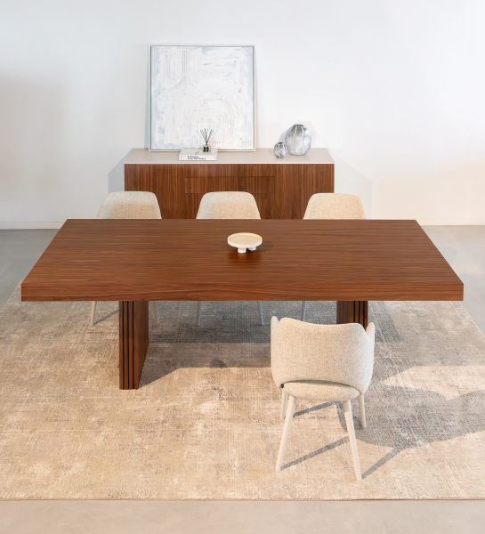 Table de repas rectangulaire Cannes 250 x 110 cm, en noyer naturel, pieds à frises.
