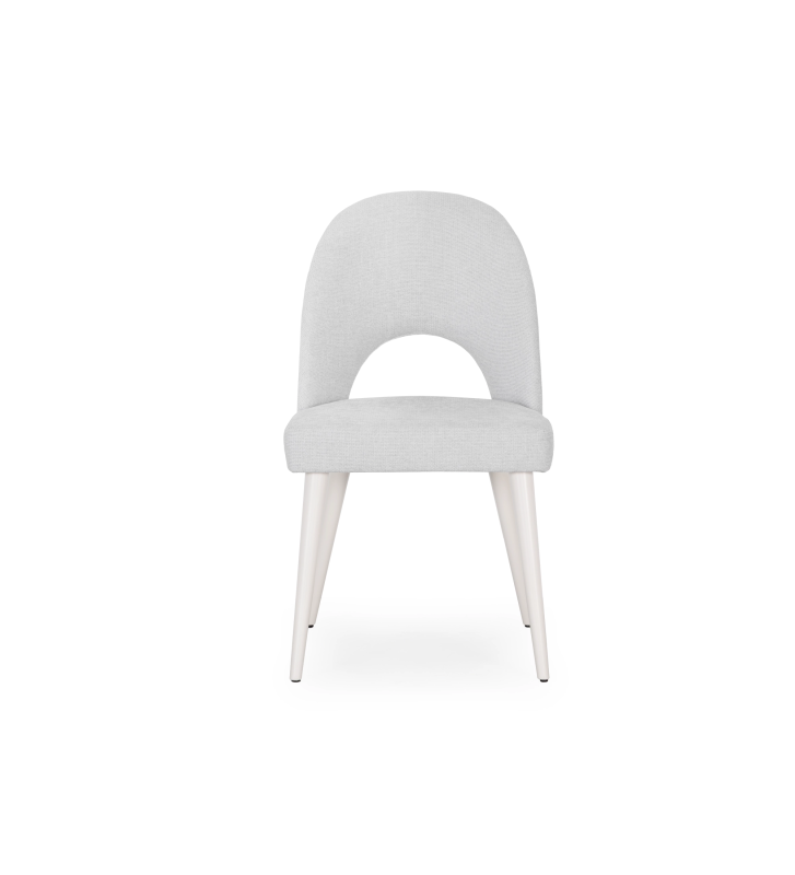 Silla tapizada en tejido gris, pies lacados a perla.