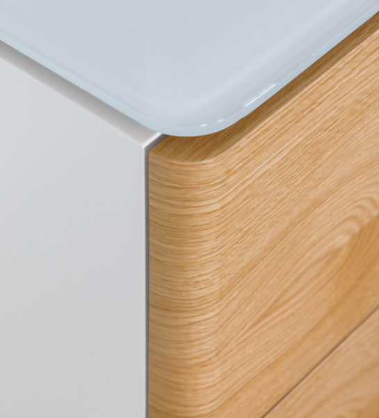 Table de chevet avec 2 tiroirs en chêne naturel, structure laquée perle avec plateau en verre