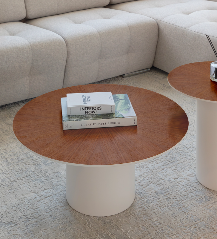 Mesa de centro Paris redonda , tapa en nogal natural, pie lacado perla, Ø 75 cm.