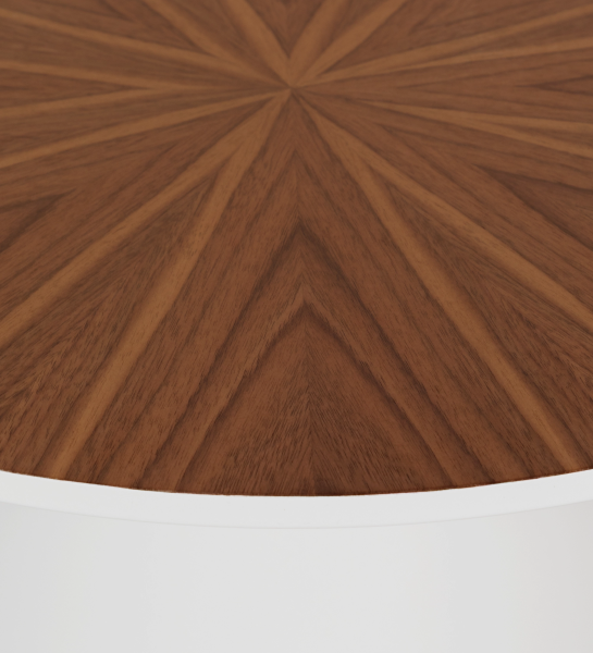 Detalhe da mesa de apoio Paris: nogueira natural e pérola