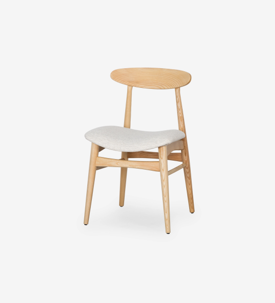 Silla de madera de fresno, color natural con asiento tapizado en tejido perla.