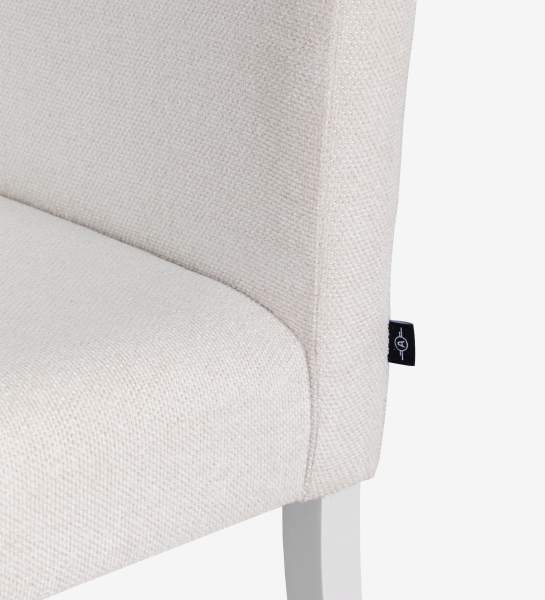 Chaise rembourrée en tissu, pieds laqués perle.