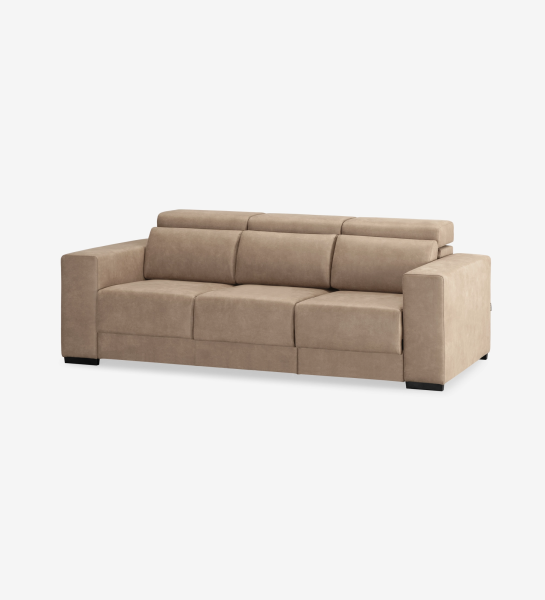 Sofá Oporto 3 plazas tapizado en tela camel, reposacabezas reclinables y asientos correderos, 250 cm.