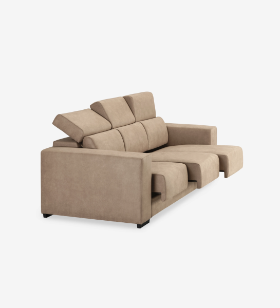 Sofá Oporto 3 plazas tapizado en tela camel, reposacabezas reclinables y asientos correderos, 250 cm.