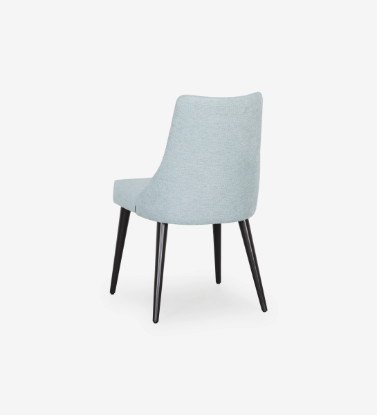 Cadeira Oslo estofada a tecido azul, pés lacados a negro.